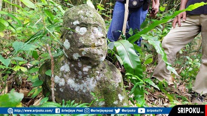 Arca patung kepala yang berada di Dusun Sekayoen masuk dalam ruang lingkup Desa Rindu Hati, Kecamatan Gumay Ulu, Kabupaten Lahat, Sumatera Selatan