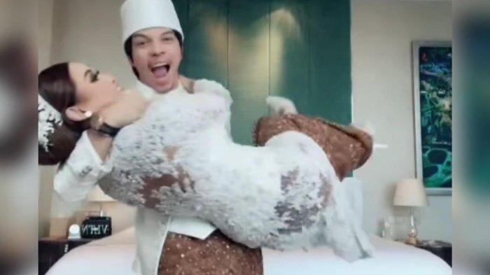 Atta Halilintar gendong istrinya Aurel Hermansyah