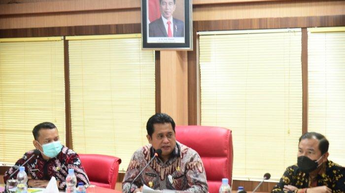 Kementerian Lingkungan Hidup dan Kehutanan RI, melalui Pusat Pengendalian Pembangunan Ekoregion Sumatera, melakukan sosialisasi Rencana Perlindungan dan Pengelolaan Lingkungan Hidup (RPPLH) di Kabupaten Banyuasin. Kegiatan tersebut dibuka langsung Bupati H.Askolani yang dilaksanakan di ruang rapat Bupati Banyuasin, kamis (18/2/2021).