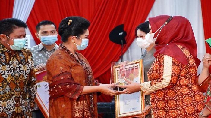 dr Fitri raih Penghargaan Wanita Inspiratif 2020