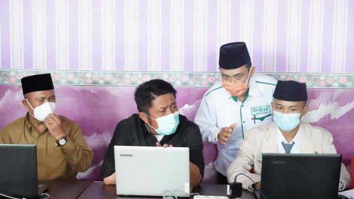 Gubernur Sumsel Herman Deru berkesempatan memberikan Kuliah Umum kepada Mahasiswa Program Studi Ilmu Pemerintahan Universitas Terbuka (UT) di Kampus Pondok Pesantren atau Ponpes Ar-Rahman Palembang Jalan Tegal Binangun Kecamatan Plaju, Selasa (6/10).