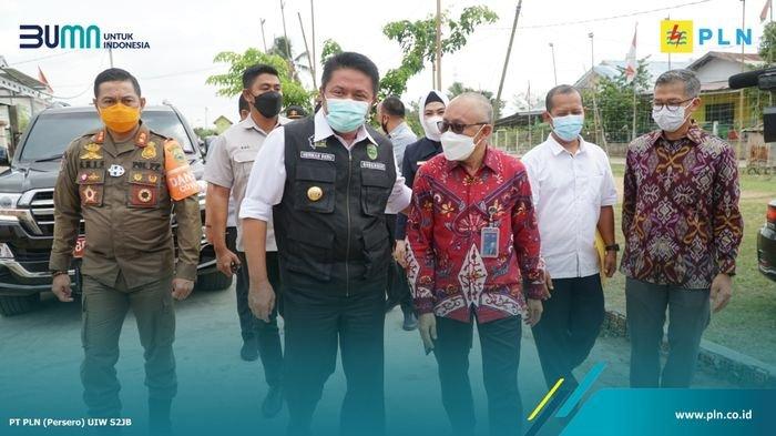 Gubernur Provinsi Sumatera Selatan Herman Deru & General Manager PT PLN UIW S2JB Daryono meresmikan pondok baca digital Sungai Ijuk, Kamis (21/1/2021).
