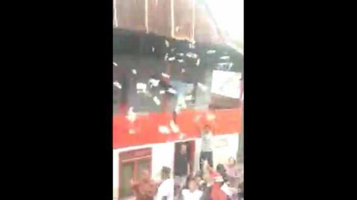 Salah seorang Kades terpilih menghamburkan uang untuk warga usai menang dalam Pilkades