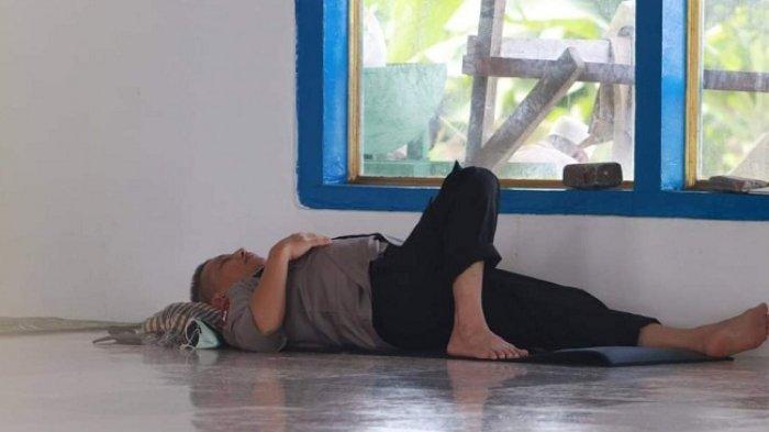 Irjen Pol Baharuddin Djafar Tertidur di Masjid