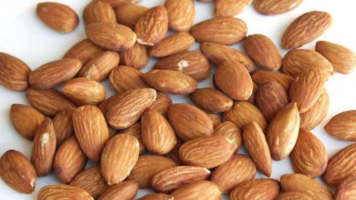 Kacang Almond.