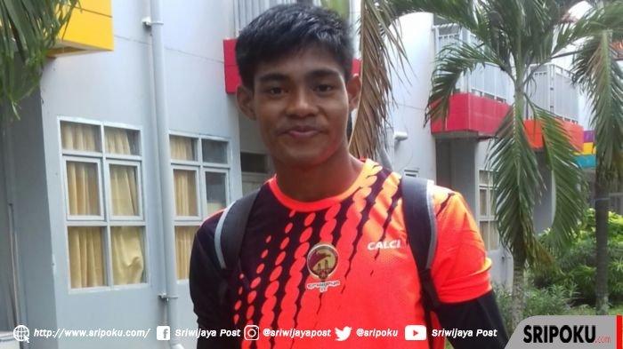 Kiper Sriwijaya FC Rudi Nurdin Rajak