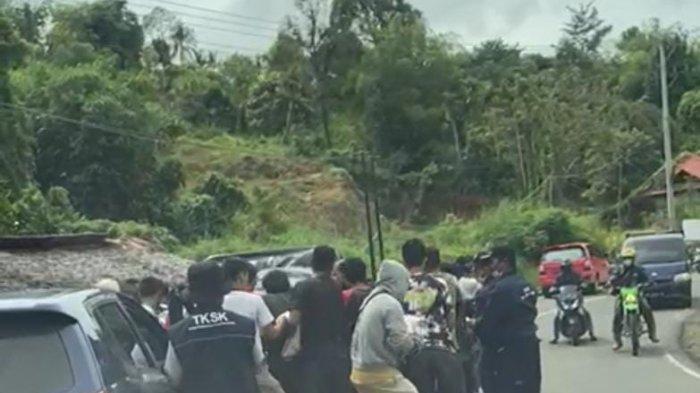 Warga Mamuju, Sulbar, cegat mobil pengangkut logistik