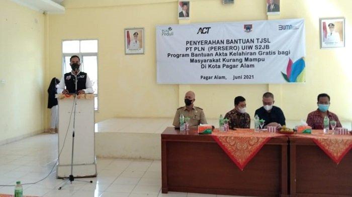 PT PLN (Persero) bekerjasama dengan Dinas Kependudukan dan Pencatatan Sipil Kota Pagar Alam beserta lembaga sosial kemanusiaan Aksi Cepat Tanggap (ACT) Sumatera Selatan, mendistribusikan sebanyak 300 akta kelahiran kepada warga di 5 kecamatan Pagaralam.