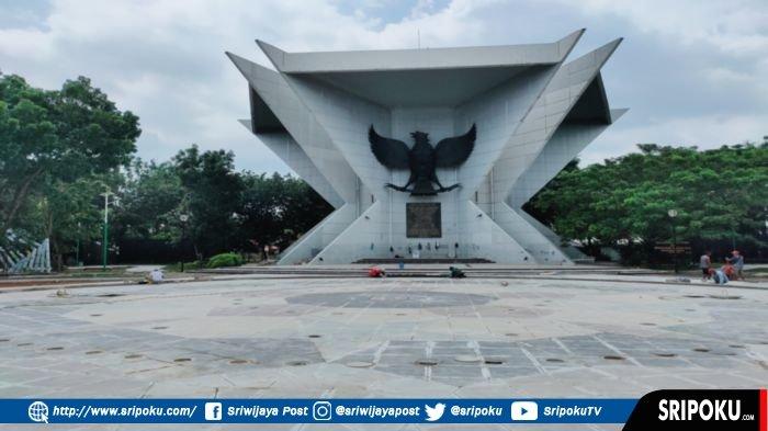 Pengerjaan penataan kawasan Monumen Perjuangan Rakyat Sumatera Selatan atau Monpera Sumsel, Selasa (16/2/2021).