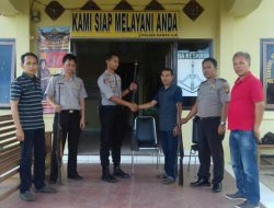 Kades Serahkan Tiga Pucuk Kecepek ke Polisi