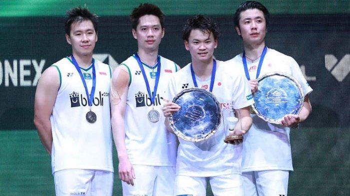 Podium ganda putra All England 2020; Marcus Gideon/Kevin Sanjaya dan Hiroyuki Endo/Yuta Watanabe