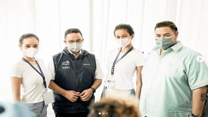 Anies Baswedan menghadiri vaksinasi Covid-19 yang diadakan Ivan Gunawan