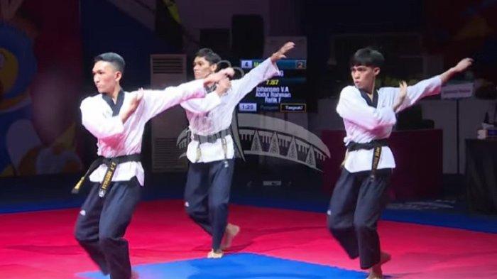 Atlet Taekwondo Sulawesi Tengah kembali mengharumkan nama daerah atas perolehan medali perak untuk kategori Poomsae Beregu Putra, Minggu (3/10/2021).