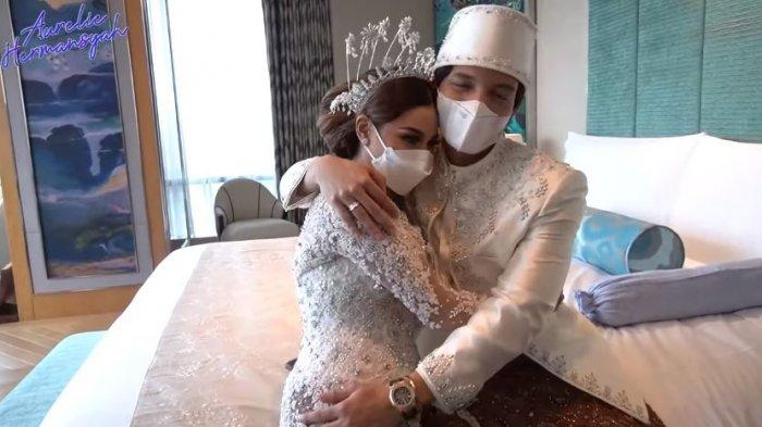 Atta Halilintar mengaku girang karena sekarang bisa satu kamar dengan Aurel Hermansyah.