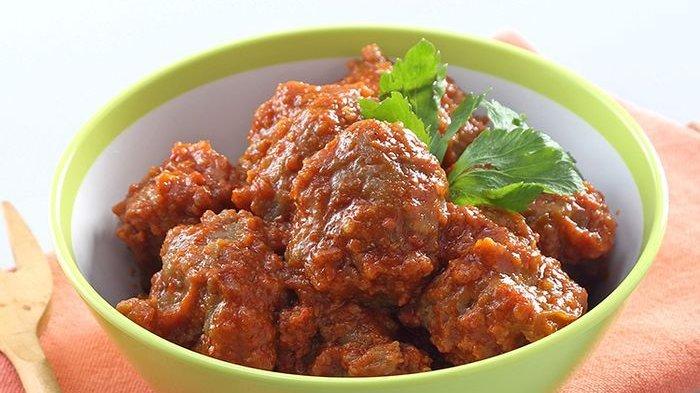Resep membuat bakso cilok sambal mercon.