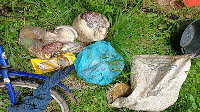 Barang-barang milik korban berupa sepeda dan sembako