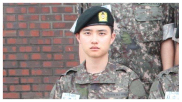 Foto D.O EXO saat memakai seragam wajib militer