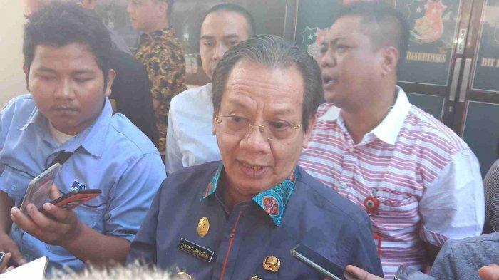 Gubernur Provinsi Sulteng H Longki Djanggola, memberikan keterangan kepada wartawan usai menemui penyidik Polda Sulteng, Jumat (5/7/2019) siang.