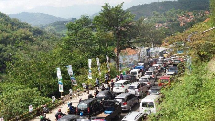 Ilustrasi kemacetan- Ribuan kendaraan mengantre saat akan memasuki gerbang tol