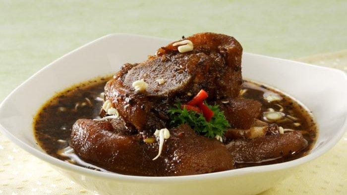 Resep membuat kikil bumbu rawon.