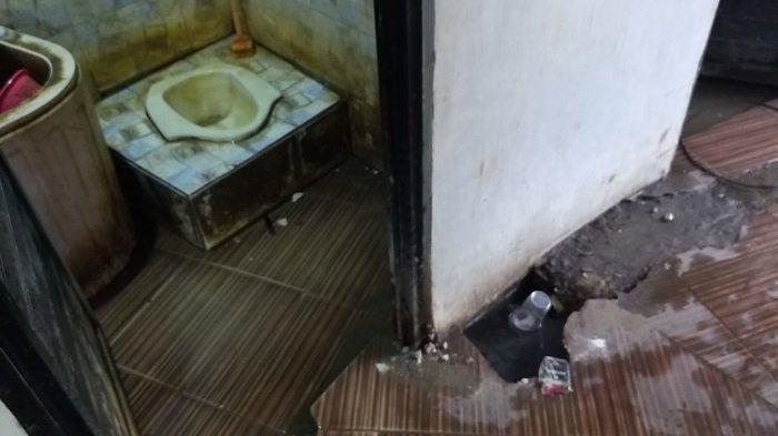 Kondisi toilet di Taman GOR Palu, Kamis (4/3/2021)