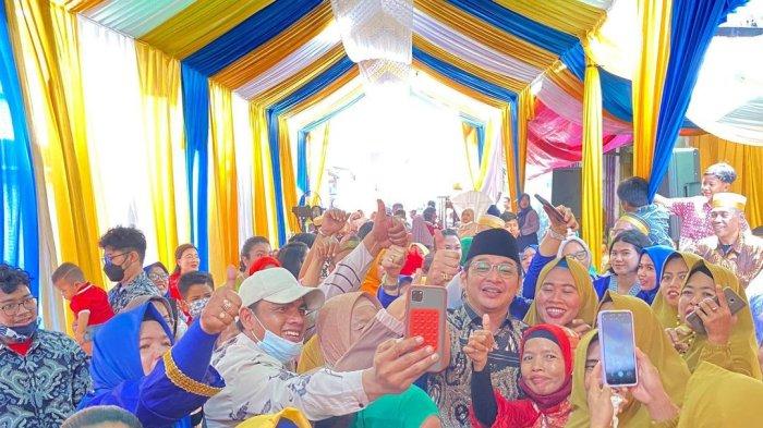 Sigit Purnomo Said alias Pasha Ungu mengunggah video dan foto saat menghadiri pernikahan warga di Kelurahan Sungai Bambu, Kecamatan Tanjung Priok, Jakarta Utara.