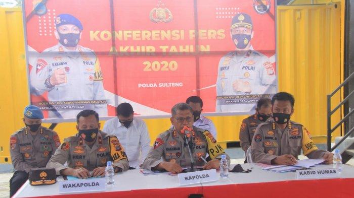 Kapolda Sulteng Irjen Pol Abdul Rakhman Baso saat memimpin Konferensi Pers akhir tahun 2020 di Posko Tinombala, Desa Tokorondo, Kecamatan Poso Pesisir, Kabupaten Poso, Senin (28/12/2020).