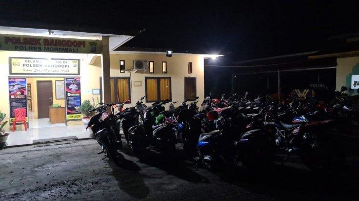 Kepolisian Sektor (Polsek) Bahodopi menyita 32 sepeda motor menggunakan knalpot bising alias bogar.