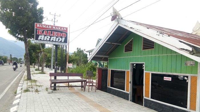 Rumah Makan Kaledo Abadi berlokasi di Jl Diponegoro No 75, Kecamatan Palu Barat, Kota Palu