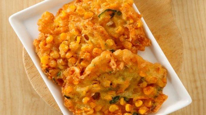 Sajian takjil Ramadhan, bakwan jagung topping kepiting