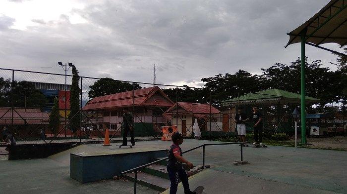 Taman Gor Palu Jl Moh Hatta Kelurahan Besusu Tengah, Kecamatan Palu Timur Kota Palu, tak jauh dari tugu Nol KM.