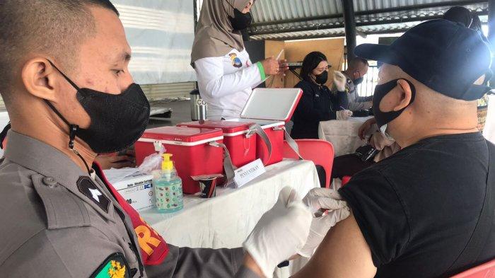 Milenium Waterpark dan PSMTI Sulteng turut membantu percepatan pemenuhan kuota vaksinasi dengan membuka gerai vaksin.