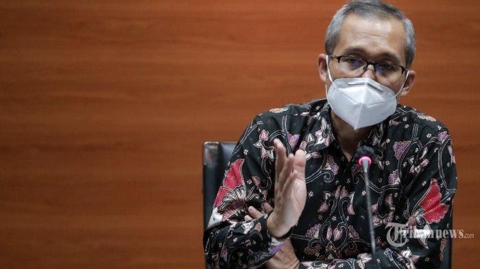 Wakil Ketua KPK, Alexander Marwata menyampaikan keterangan pers di Gedung KPK, Jakarta Selatan, Selasa (24/8/2021). Konferensi pers tersebut membahas Capaian Kinerja KPK Semester I/2021 Bidang Penindakan, Eksekusi, Koordinasi, dan Supervisi. Tribunnews/Irwan Rismawan