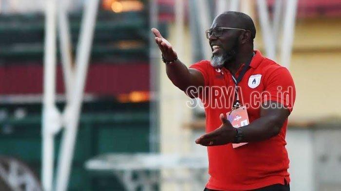 Jacksen F Tiago, pelatih Persipura Jayapura di Stadion Gelora Delta, Sidoarjo (23/9/2019).