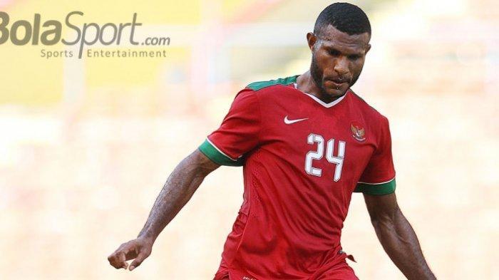 Marinus Wanewar saat membela Timnas Indonesia