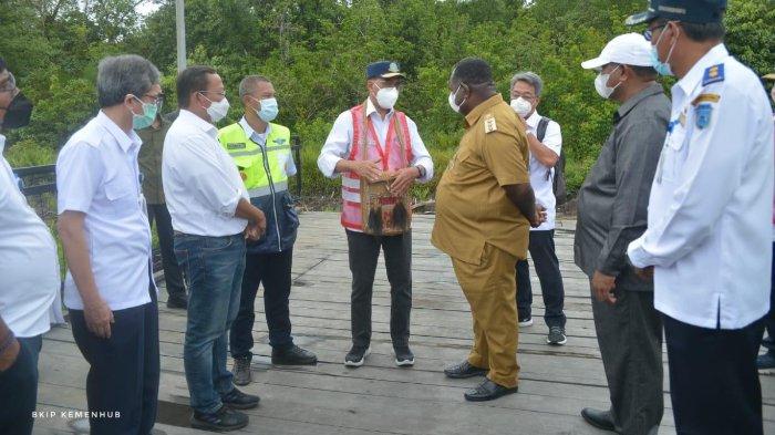 Menteri Perhubungan (Menhub), Budi Karya Sumadi, dalam kunjungan kerjanya ke Kabupaten Asmat, Papua, Minggu (26/9/2021).