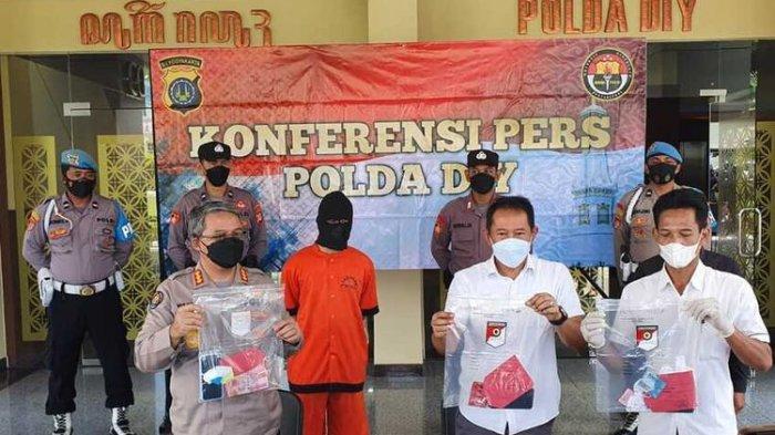 Polda DIY merilis satu orang mahasiswa pelaku tindak pidana perdagangan orang, Kamis (17/3/2022).