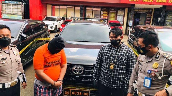 Polres Bogor, Jawa Barat, menangkap ZP alias TM (28), pria yang mengaku sebagai anggota Densus 88 Mabes Polri karena menipu polisi sungguhan di Jalur Puncak Bogor, pada akhir pekan atau Sabtu (26/3/2022) malam.