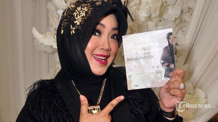 Rina Gunawan, pada acara peluncuran buku