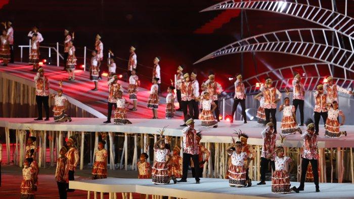 Sejumlah penari saat tampil pada acara closing ceremony Pekan olahraga Nasional (PON) XX di Stadion Lukas Enembe, Kabupaten Jayapura, Papua, Jumat (15/10/2021). Setelah Papua maka pada PON selanjutnya akan berlangsung di Provinsi Aceh dan Sumatera Utara pada 2024. Tribunnews/Jeprima