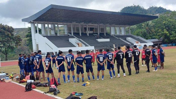 Susana tim Persipura Jayapura melakukan latihan di lapangan Mahacandera Uncen, Selasa (23/3/2021)