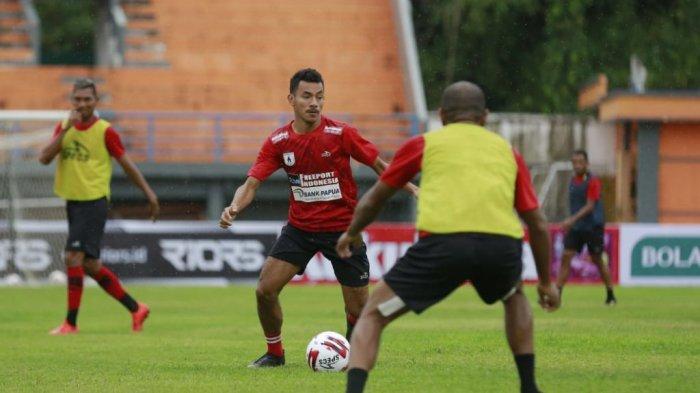 Theo Fillo Numberi (Media Officer Persipura)