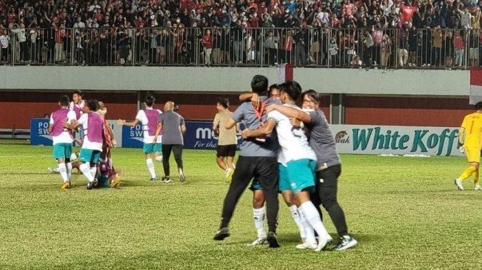 INDONESIA JUARA AFF U-16 - Timnas Indonesia U-16 berhasil menjadi juara turnamen sepak bola Asia Tenggara Piala AFF U-16 setelah menang 1-0 atas Vietnam di Stadion Maguwoharjo, Yogyakarta, Jumat (12/8/2022).