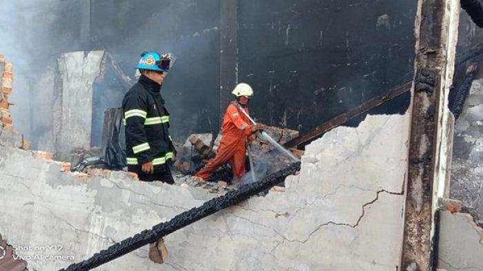 Lima warung di Jalan Sukaramai Kelurahan Duri Barat, Kecamatan Mandau, Bengkalis ludes terbakar sekitar pukul 03.45 WIB dini hari, Jumat (15/1/2021).