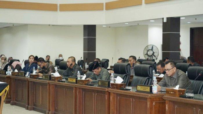 DPRD Kabupaten Indragiri Hilir (Inhil) menggelar rapat Paripurna ke - 13 Masa Persidangan II Tahun Sidang 2022 di Ruang Rapat DPRD Kabupaten Inhil Jalan Soebrantas Tembilahan, Senin (19/09/2022).