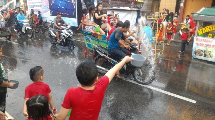 Saat puncak Festival Perang Air tersebut, sejumlah sejumlah intansi pemerintah dan perusahaan yang beroperasi di Meranti juga akan turut serta.