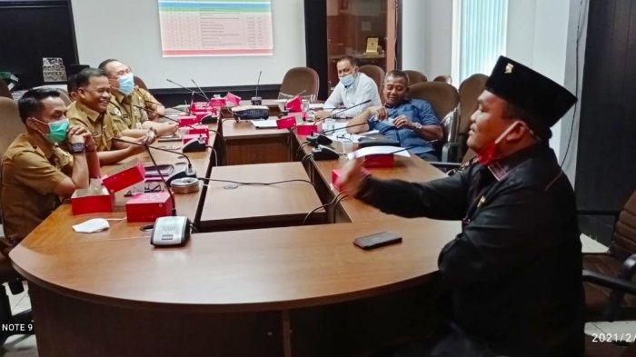 Suasana hearing Komisi IV DPRD Pekanbaru dengan Dinas Kesehatan dan Direktur RSUD Madani Pekanbaru, di ruang Komisi IV, Senin (15/2/2021).