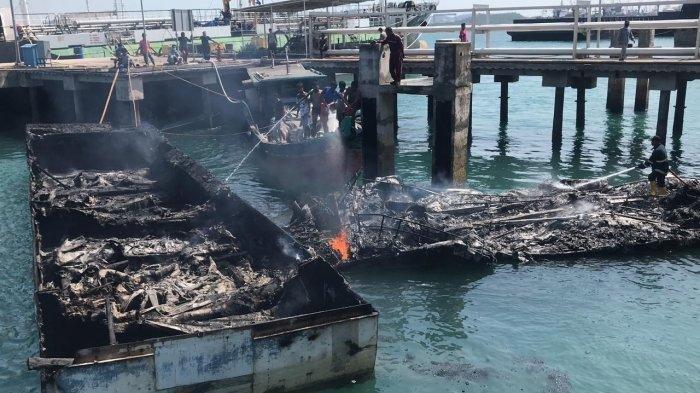 Kapal tangkapan milik Bea dan Cukai Batam yang bersandar di Dermaga BC Batam, Tanjunguncang, Batuaji terbakar, Selasa (23/2/2021).