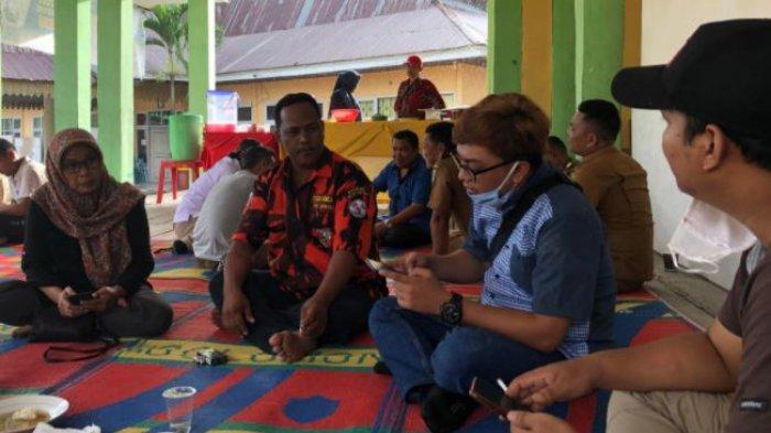 Ketua IPOK Samsul Kamal bercerita tentang oplet gratis di Kabupaten Siak untuk siswa sekolah di Kecamatan Kandis