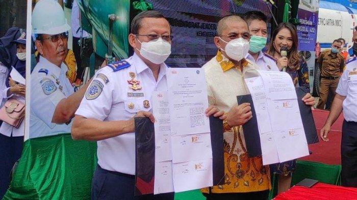 Masjid Al Aziz di kawasan Terminal AKAP Pekanbaru sudah rampung 100 persen dan sudah mulai digunakan untuk salat berjamaah. Diserahkan ke Dirjen Perhubungan Darat pada Selasa (16/2/2021).